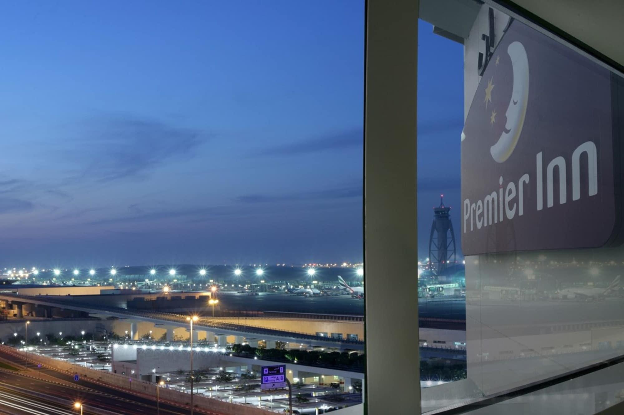 Premier Inn Dubai International Airport Екстериор снимка